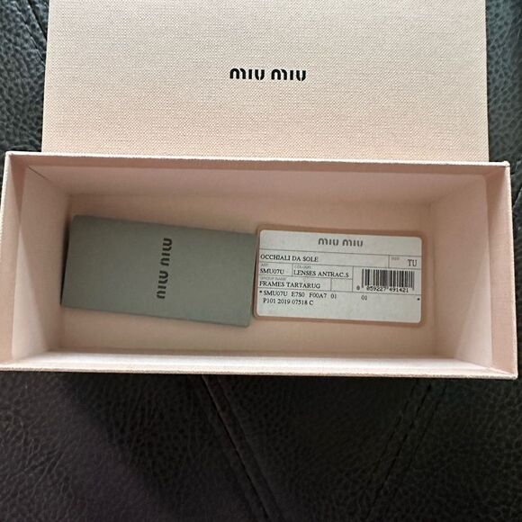 Miu Miu sunglasses box - Picture 2 of 2